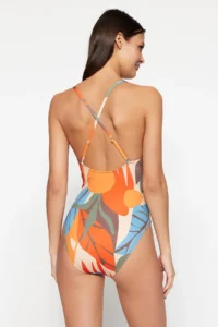TRENDYOLMİLLA Tropical Patterned Cut Out/Window Detailed V-neck Covered Regular Swimsuit - Image 5
