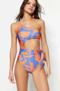 TRENDYOLMİLLA Floral Patterned Cut Out/Window Detailed One Shoulder Covered Regular Swimsuit - Image 2