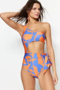 TRENDYOLMİLLA Floral Patterned Cut Out/Window Detailed One Shoulder Covered Regular Swimsuit - Image 4