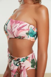 TRENDYOLMİLLA Floral Patterned Cut Out/Window Detailed One Shoulder Covered Regular Swimsuit - Image 4