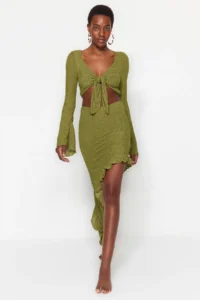 TRENDYOLMİLLA beachwear Green Weaving Frilly Blouse-Skirt Set - Image 2