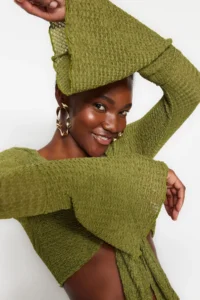 TRENDYOLMİLLA beachwear Green Weaving Frilly Blouse-Skirt Set - Image 3