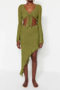 TRENDYOLMİLLA beachwear Green Weaving Frilly Blouse-Skirt Set - Image 4