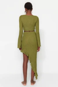 TRENDYOLMİLLA beachwear Green Weaving Frilly Blouse-Skirt Set - Image 6