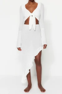 TRENDYOLMİLLA beachwear White Weaving Frilly Blouse-Skirt Set - Image 4