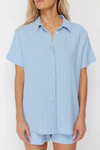 TRENDYOLMİLLA Mavi Weaving Beach Shirt Shorts Set - Image 4