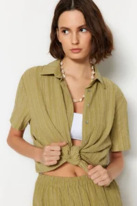 TRENDYOLMİLLA Green Weaving Beach Shirt Shorts Set - Image 2