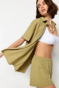 TRENDYOLMİLLA Green Weaving Beach Shirt Shorts Set - Image 3