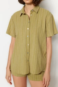 TRENDYOLMİLLA Green Weaving Beach Shirt Shorts Set - Image 5