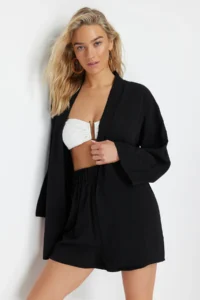 TRENDYOLMİLLA Black Weaving Beach Mini High Waist Kimono-Shorts Set - Image 3