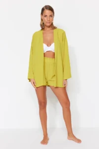 TRENDYOLMİLLA Oil Green Weaving Beach Mini High Waist Kimono-Shorts Set - Image 2