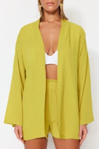 TRENDYOLMİLLA Oil Green Weaving Beach Mini High Waist Kimono-Shorts Set - Image 4