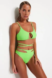 TRENDYOLMİLLA Green Cut Out/Pencereli High Waist Normal Hem Bikini Bottom