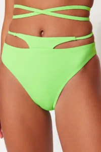 TRENDYOLMİLLA Green Cut Out/Pencereli High Waist Normal Hem Bikini Bottom - Image 4
