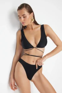 TRENDYOLMİLLA Black Regular Waist Regular Basic Bikini Bottom