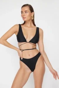 TRENDYOLMİLLA Black Regular Waist Regular Basic Bikini Bottom - Image 2