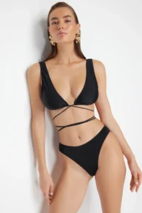TRENDYOLMİLLA Black Regular Waist Regular Basic Bikini Bottom - Image 3