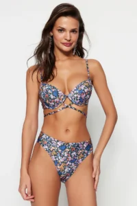 TRENDYOLMİLLA Floral Patterned Regular High Waist Bikini Bottom