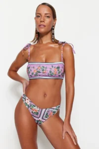 TRENDYOLMİLLA Floral Patterned V Cut Normal Hem Bikini Bottom