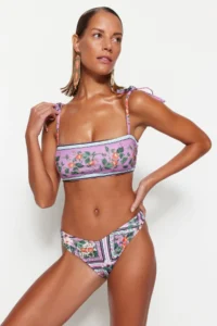 TRENDYOLMİLLA Floral Patterned V Cut Normal Hem Bikini Bottom - Image 2