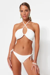 TRENDYOLMİLLA White tied up textured Regular Bikini Bottom - Image 4