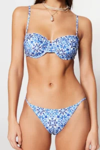 TRENDYOLMİLLA Tile Patterned Frilly balconette Covered Regular Low Waist Bikini Set - Image 3
