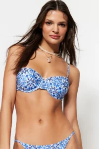 TRENDYOLMİLLA Tile Patterned Frilly balconette Covered Regular Low Waist Bikini Set - Image 4