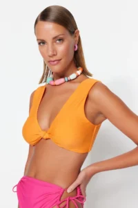 TRENDYOLMİLLA Orange Knotted Triangle Covered Bikini Top - Image 3