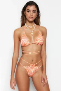 TRENDYOLMİLLA Abstract Patterned tied up Triangle Covered Bikini Top