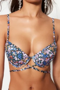 TRENDYOLMİLLA Floral Patterned tied up balconette Push Up Bikini Top - Image 4