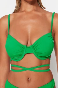 TRENDYOLMİLLA Green underwire tied up Bikini Top - Image 4