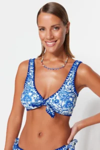 TRENDYOLMİLLA Striped Embroidered Triangle Covered Bikini Top