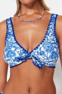 TRENDYOLMİLLA Striped Embroidered Triangle Covered Bikini Top - Image 5