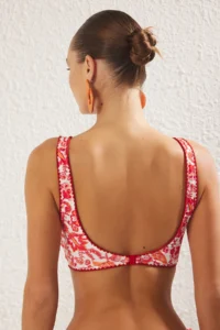 TRENDYOLMİLLA Striped Embroidered Triangle Covered Bikini Top - Image 4