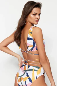 TRENDYOLMİLLA Abstract Patterned Triangle tied up Bikini Top - Image 2