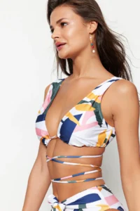 TRENDYOLMİLLA Abstract Patterned Triangle tied up Bikini Top - Image 3