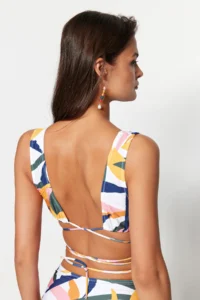 TRENDYOLMİLLA Abstract Patterned Triangle tied up Bikini Top - Image 6