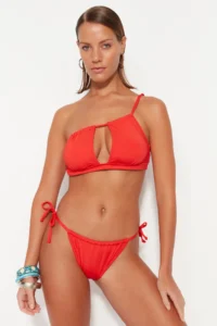 TRENDYOLMİLLA Rejection One Shoulder Cut Out/Pencereli Bikini Top