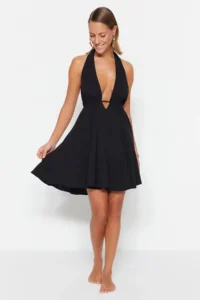 TRENDYOLMİLLA Black Weaving Low-cut back Beach Mini Dress