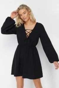 TRENDYOLMİLLA Black Weaving Binding Detailed Beach Mini Dress