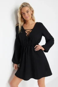 TRENDYOLMİLLA Black Weaving Binding Detailed Beach Mini Dress - Image 3