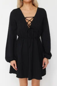 TRENDYOLMİLLA Black Weaving Binding Detailed Beach Mini Dress - Image 4
