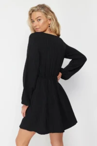 TRENDYOLMİLLA Black Weaving Binding Detailed Beach Mini Dress - Image 5