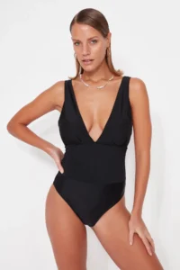 TRENDYOLMİLLA Black Derin Dekolteli Gipelli Normal Hem Swimsuit