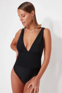 TRENDYOLMİLLA Black Derin Dekolteli Gipelli Normal Hem Swimsuit - Image 2