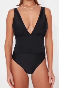 TRENDYOLMİLLA Black Derin Dekolteli Gipelli Normal Hem Swimsuit - Image 4
