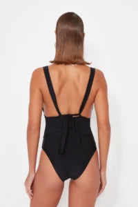 TRENDYOLMİLLA Black Derin Dekolteli Gipelli Normal Hem Swimsuit - Image 6