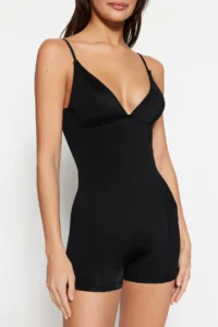 TRENDYOLMİLLA Black Low-cut back V-neck Shorts Basic Swimsuit - Image 3