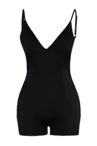 TRENDYOLMİLLA Black Low-cut back V-neck Shorts Basic Swimsuit - Image 5