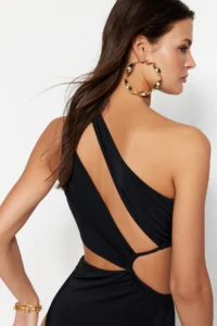 TRENDYOLMİLLA Black Tunnelated One Shoulder Covered Regular Swimsuit - Image 5
